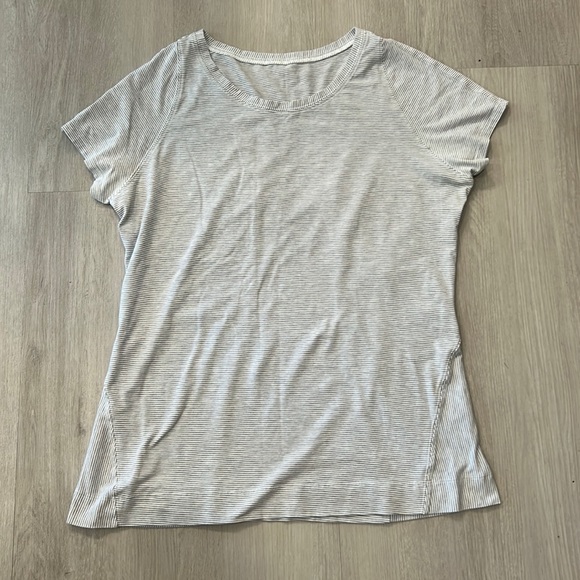 Lululemon Let Be Short Sleeve Tee - Picture 4 of 5
